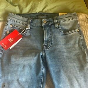 NWT “AVA”  size 27, Lucky brand jeans. Have same pair and I love them!